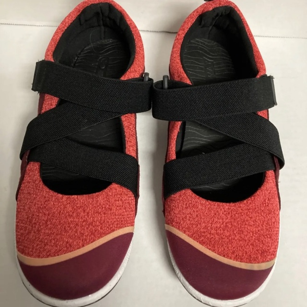 Women’s Size 9 Red Coolway Free Style Shoes PreOwned